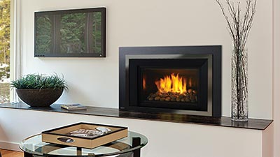 Large gas insert with a contemporary linear fire bed. The HRI6E has an expansive viewing area and comes with an Electronic Ignition system,  fan and ceramic glass.