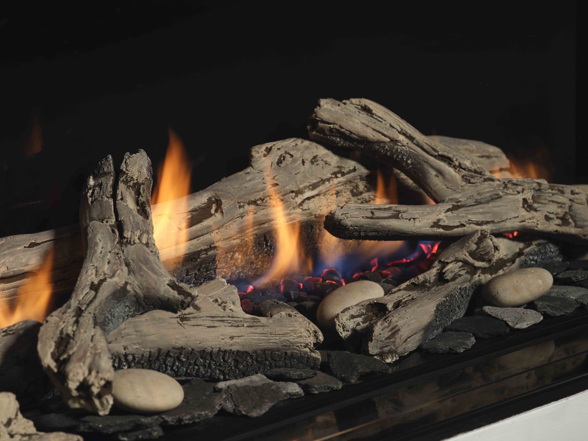 New York View 40 Frameless Linear Gas Fireplace | Regency